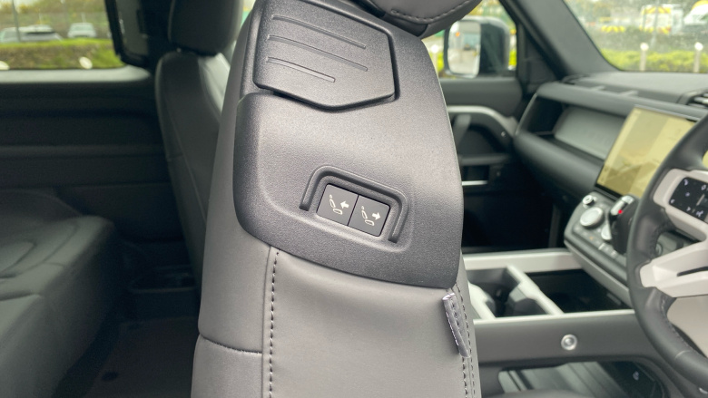 Land Rover Defender 3.0 D250 X-Dynamic SE 90 3dr Auto Diesel Estate